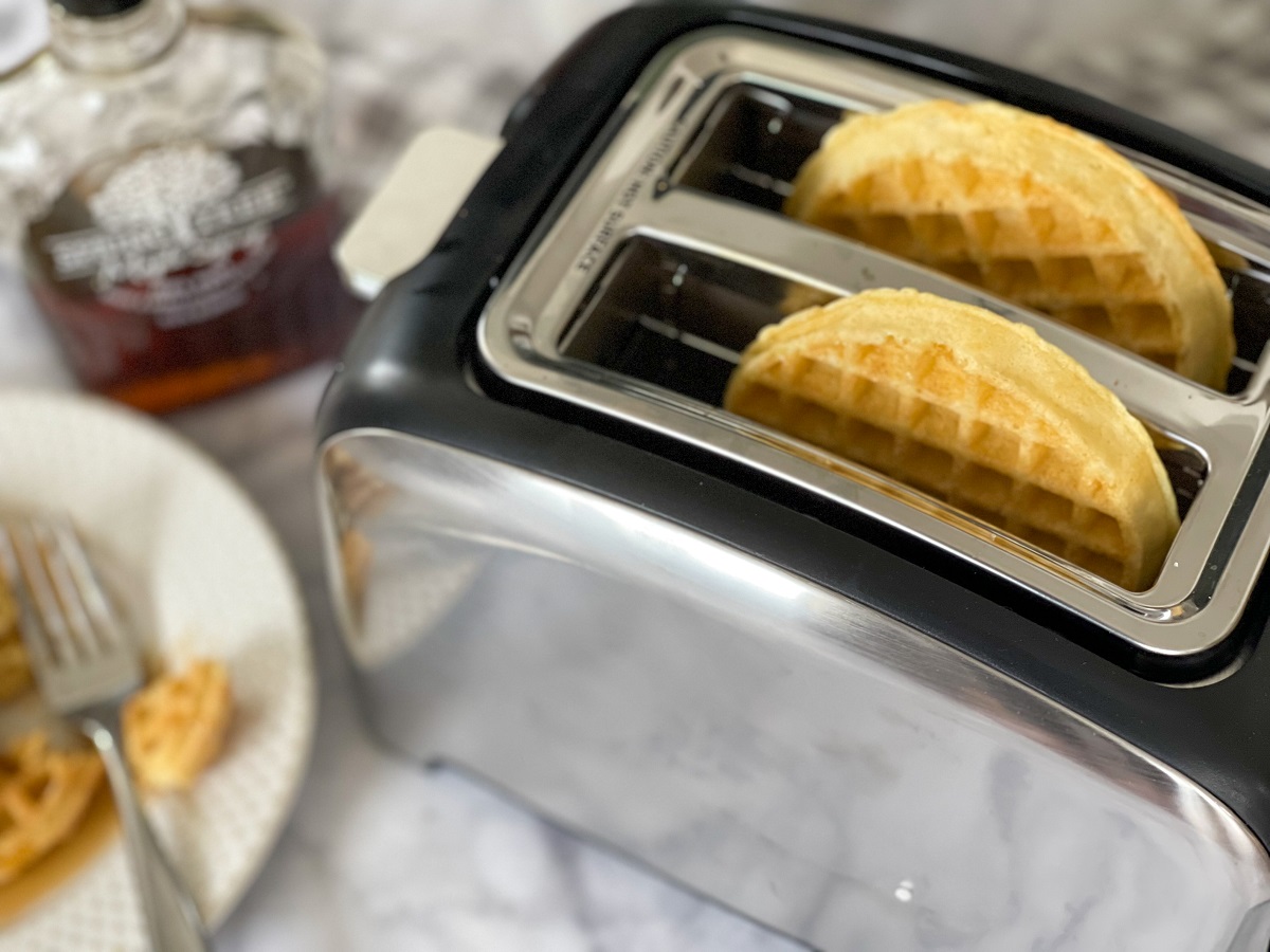 Can you toast frozen waffles in a toaster?