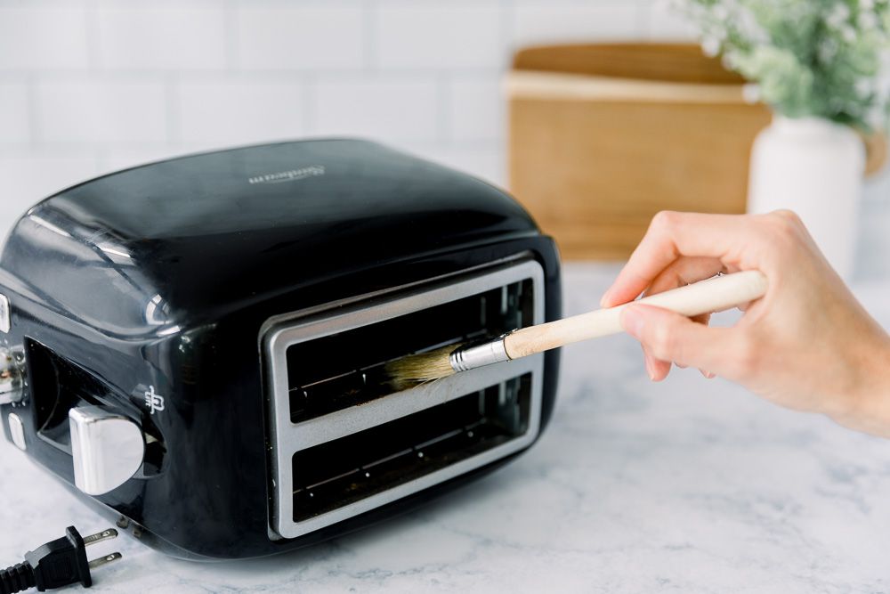 How to clean a toaster (and why it’s important)?